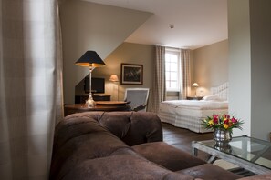 Ropa de cama de alta calidad y minibar 