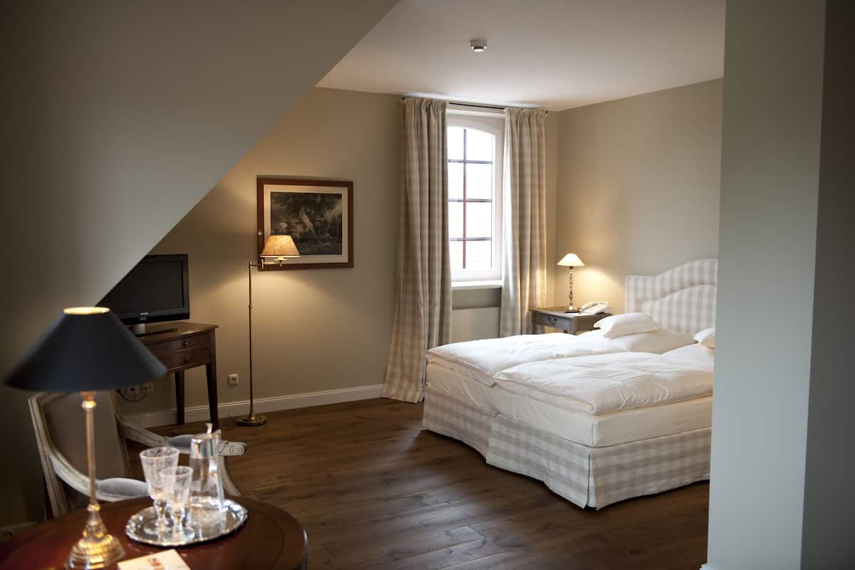 1 bedroom, premium bedding, minibar, in-room safe