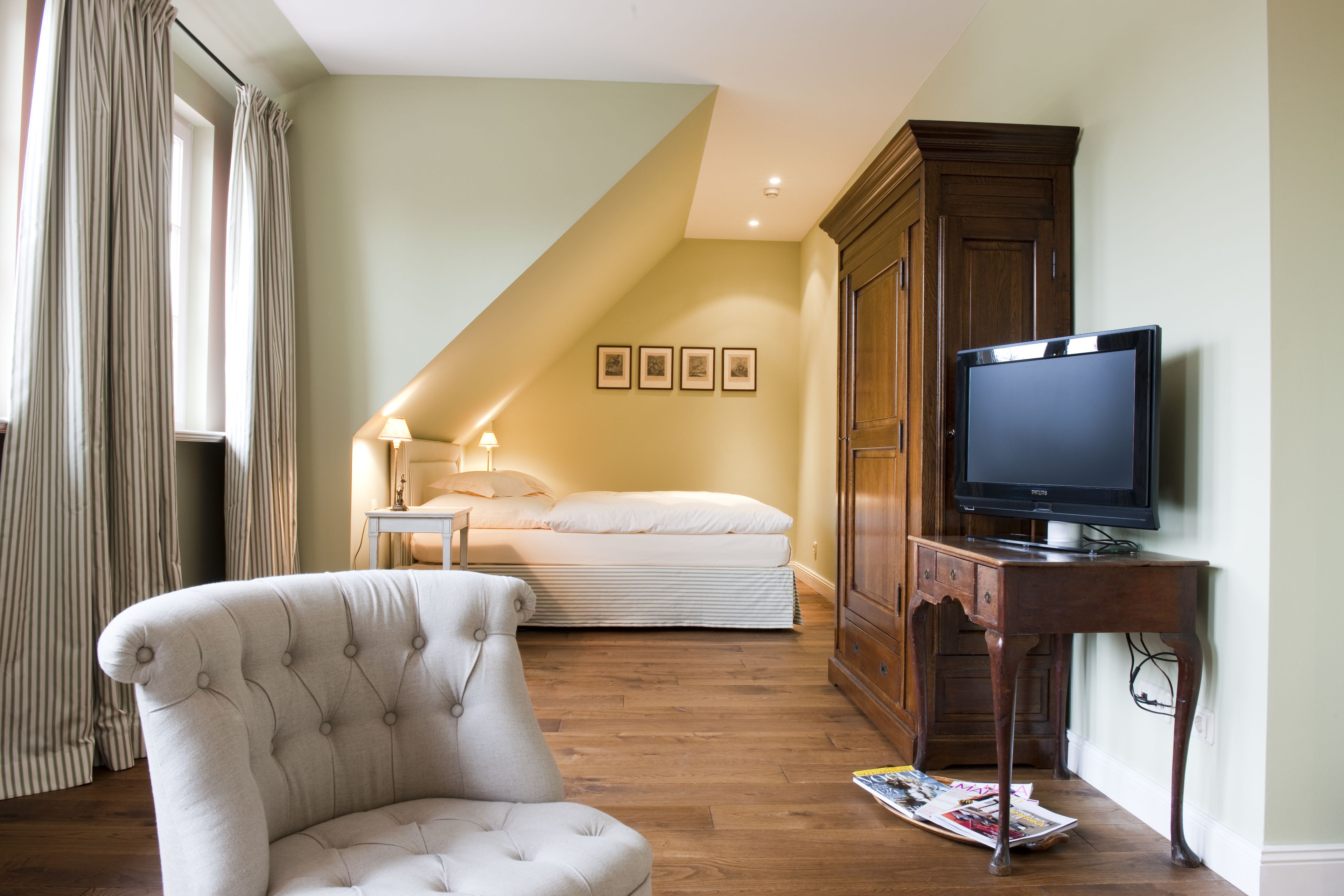 deluxe single room | 1 bedroom, premium bedding, minibar, in-room safe