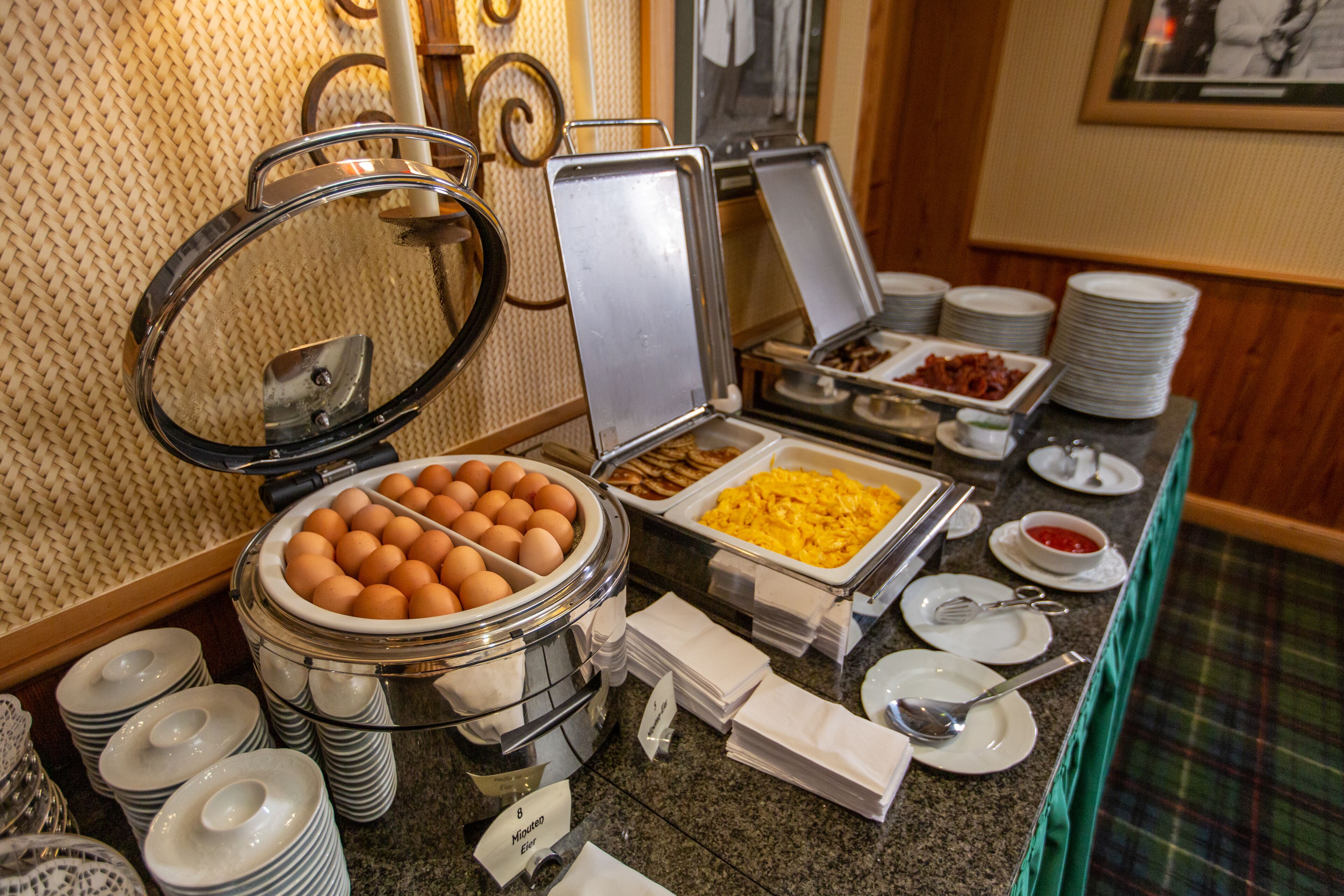 breakfast and dinner served, international cuisine