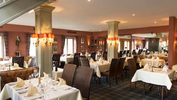 Tägliches Frühstücksbuffet (25 EUR pro Person)