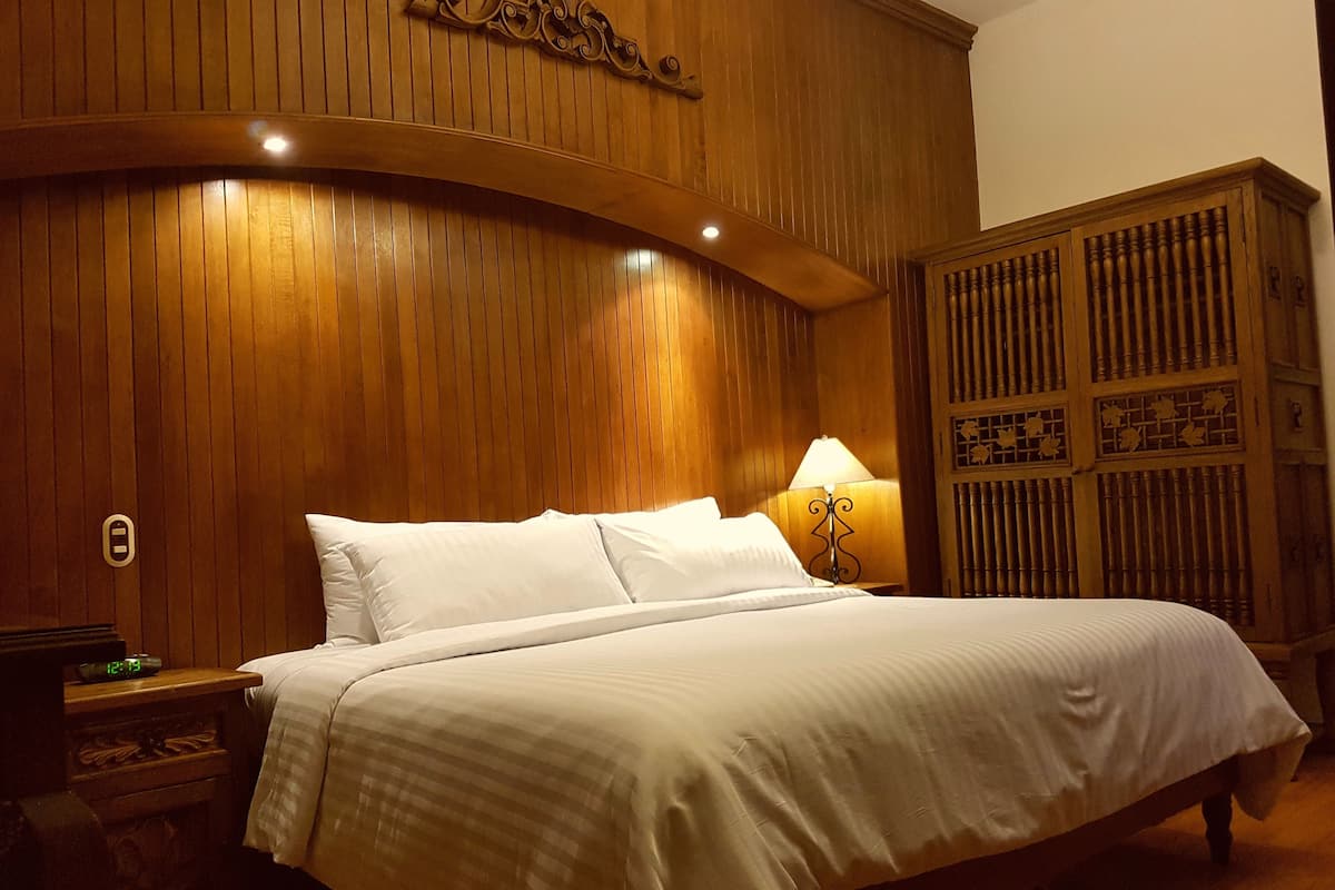 superior room | 1 bedroom, premium bedding, down duvets, in-room safe