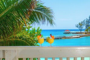 Standard-huone, 2 keskisuurta parisänkyä | Terassi/patio