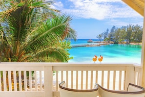 Beach/ocean view - Fantasy Island Beach Resort, Dive and Marina All Inclusive (Roatan)