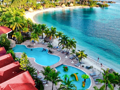 3 piscinas al aire libre