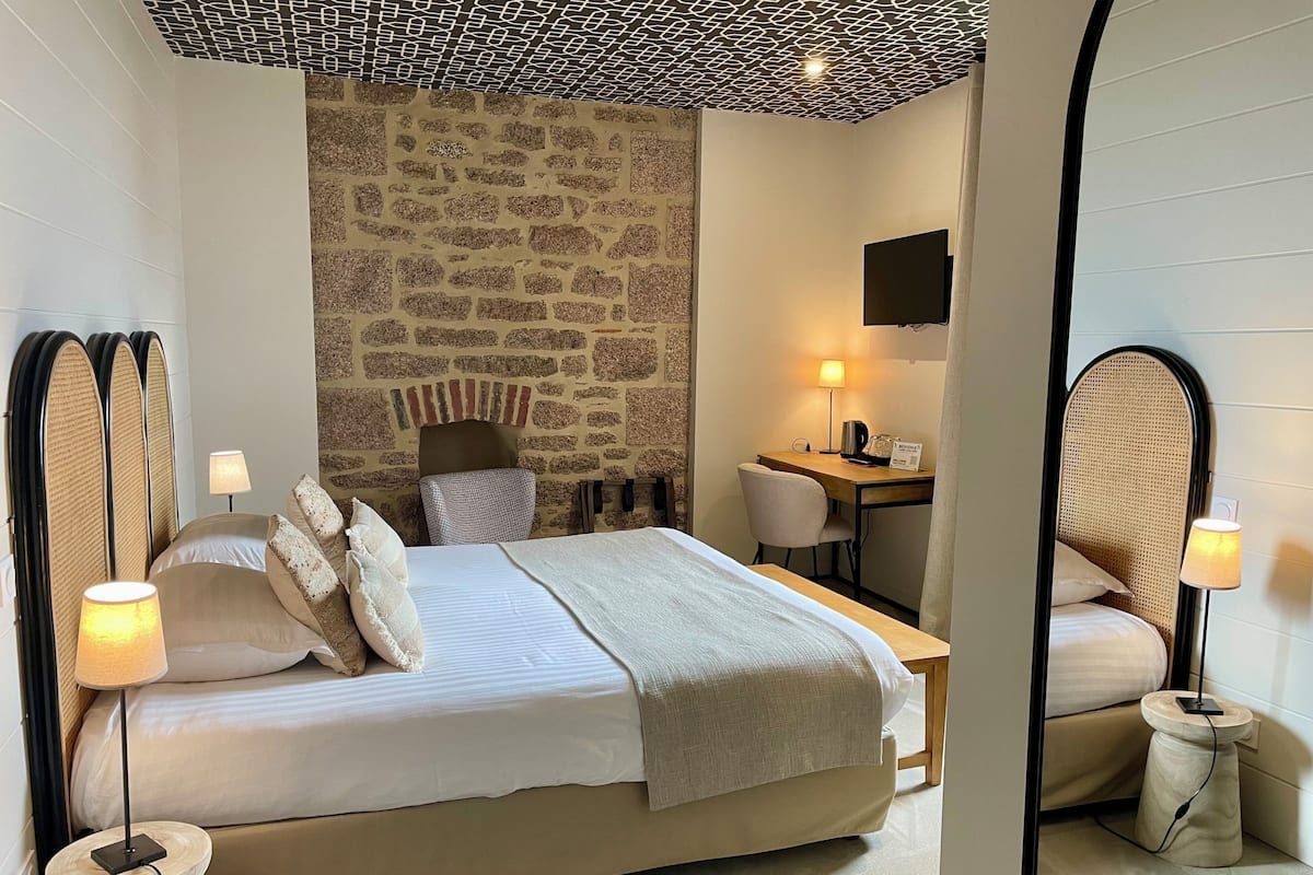 Superior Garden View | Premium bedding, in-room safe, desk, laptop workspace