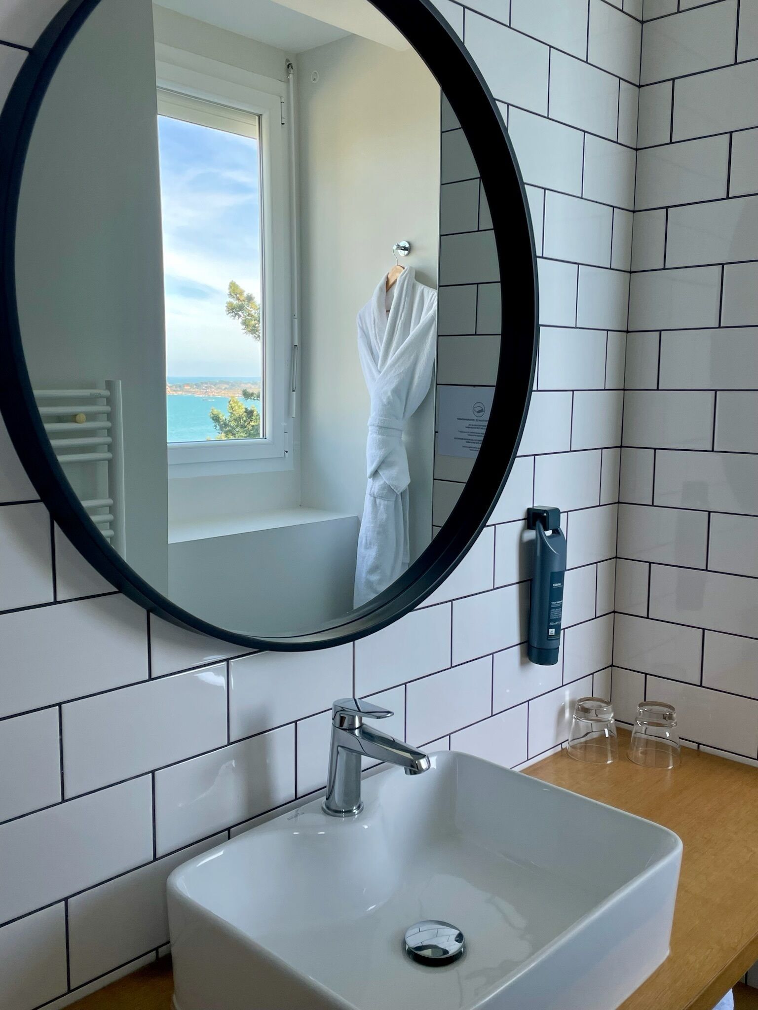 superior triple room, sea view | bathroom | free toiletries, hair dryer, bathrobes, towels