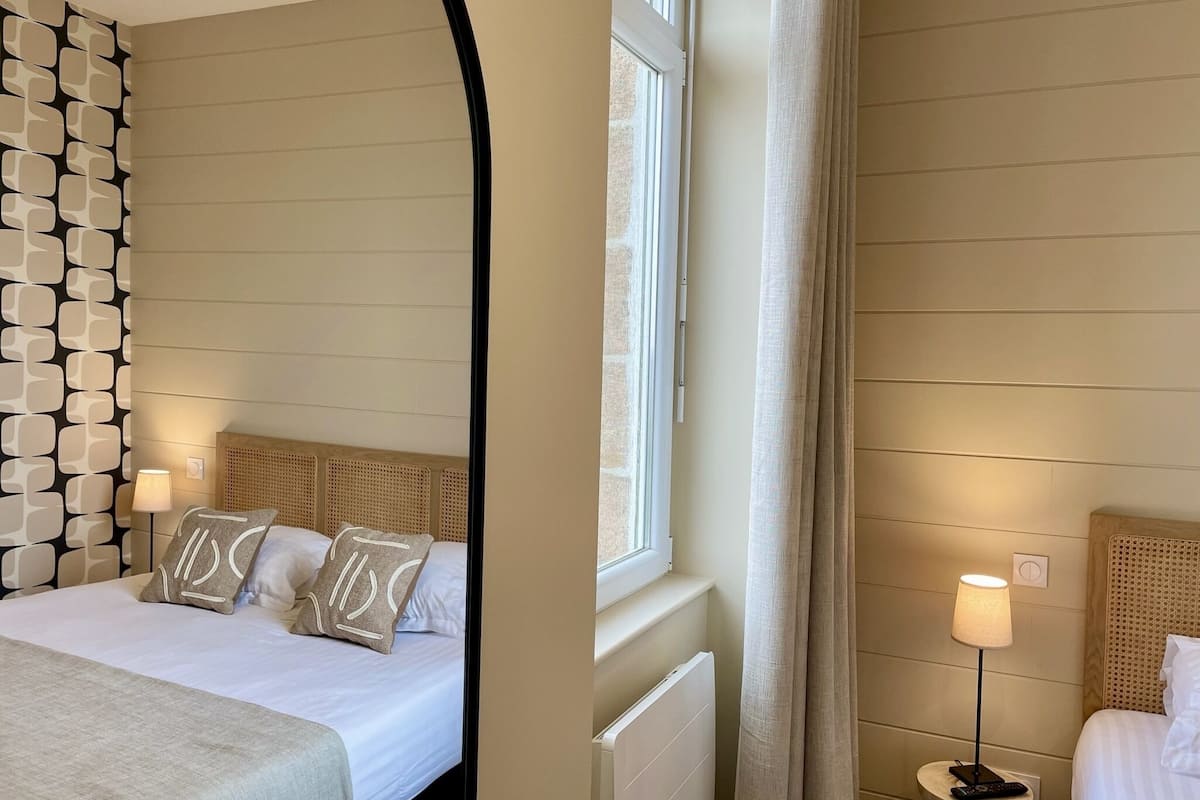 Premium bedding, in-room safe, desk, laptop workspace