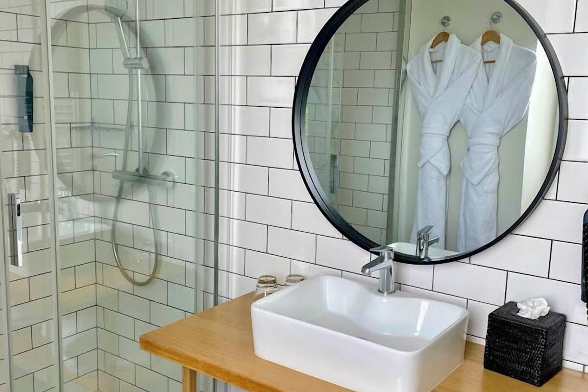 superior garden terrace | premium bedding, in-room safe, desk, laptop workspace