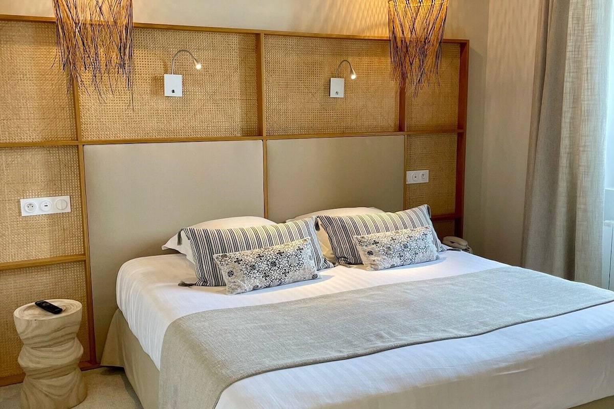 superior double or twin room, sea view | premium bedding, in-room safe, desk, laptop workspace