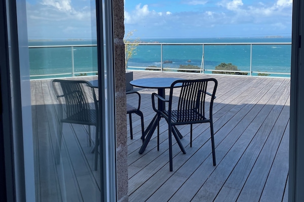 Suite, Terrace, Sea View | Premium bedding, in-room safe, desk, laptop workspace