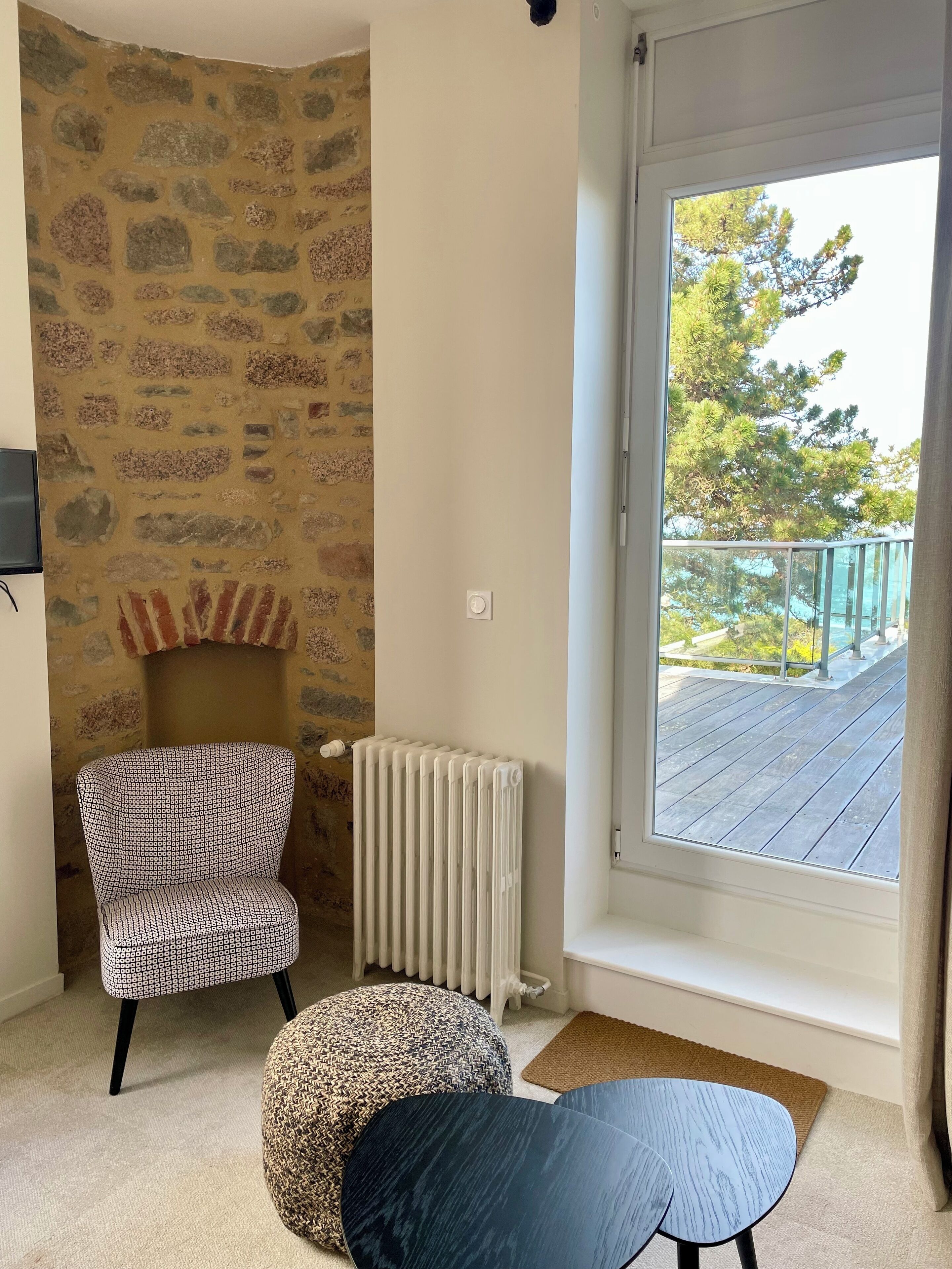 suite, terrace, sea view | premium bedding, in-room safe, desk, laptop workspace