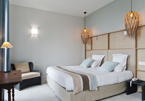 Room, 1 Double Bed, Terrace, Sea View | Premium bedding, in-room safe, desk, laptop workspace - Hôtel Les Costans, The Originals Relais (Perros-Guirec)