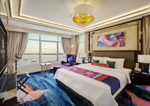 Executive Suite @ NagaWorld 1 | Premium bedding, minibar, in-room safe, individually decorated - NagaWorld Hotel & Entertainment Complex (Phnom Penh)