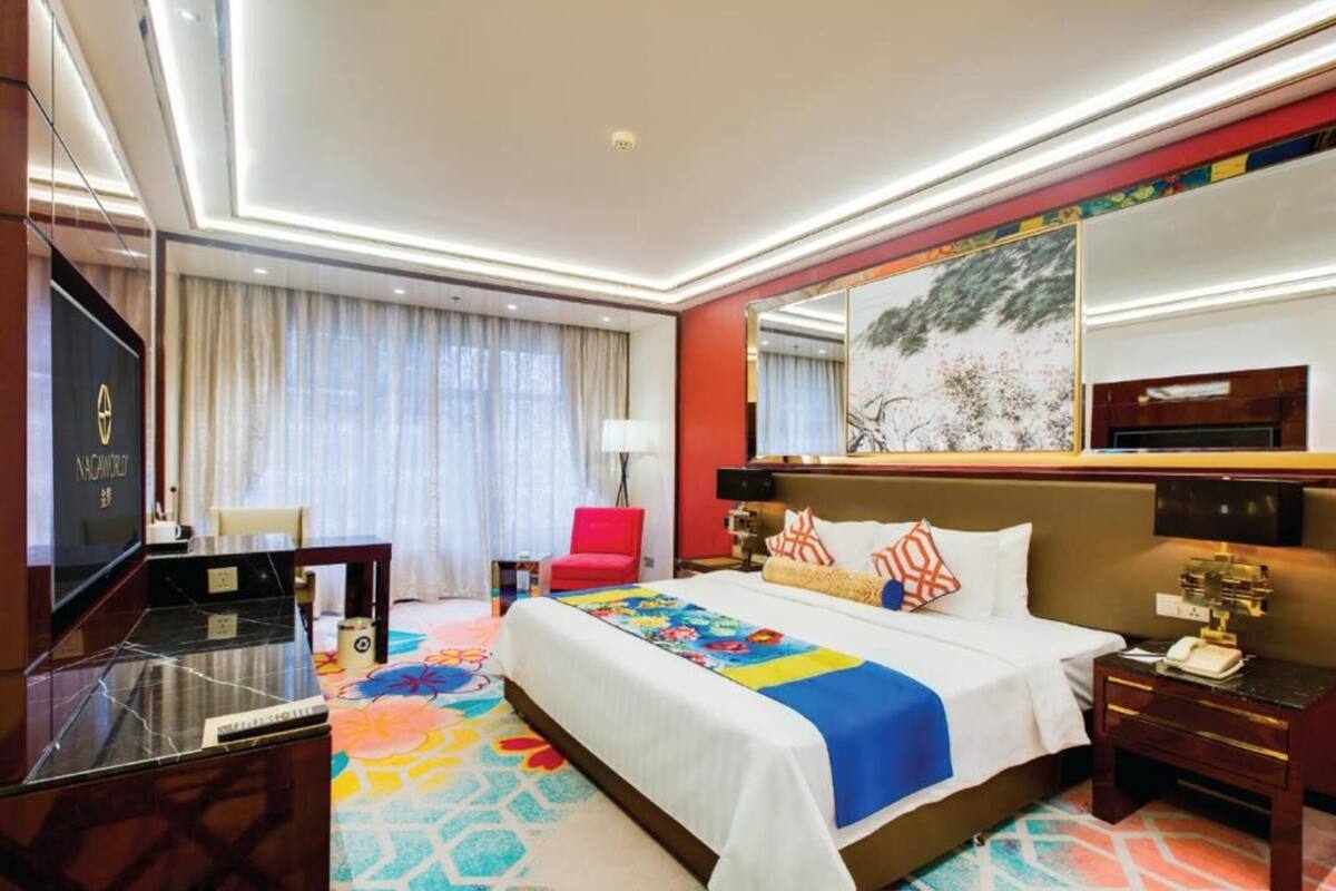 Premium bedding, minibar, in-room safe, desk