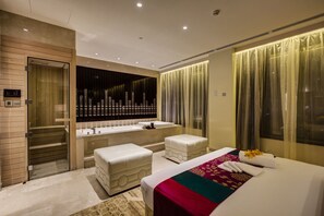 Couples treatment rooms, sauna, hot tub, steam room, body treatments - NagaWorld Hotel & Entertainment Complex (Phnom Penh)