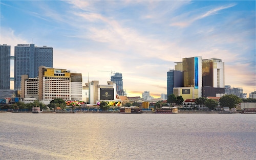 写真：ナガ ワールド ホテル & エンターテインメント コンプレックス