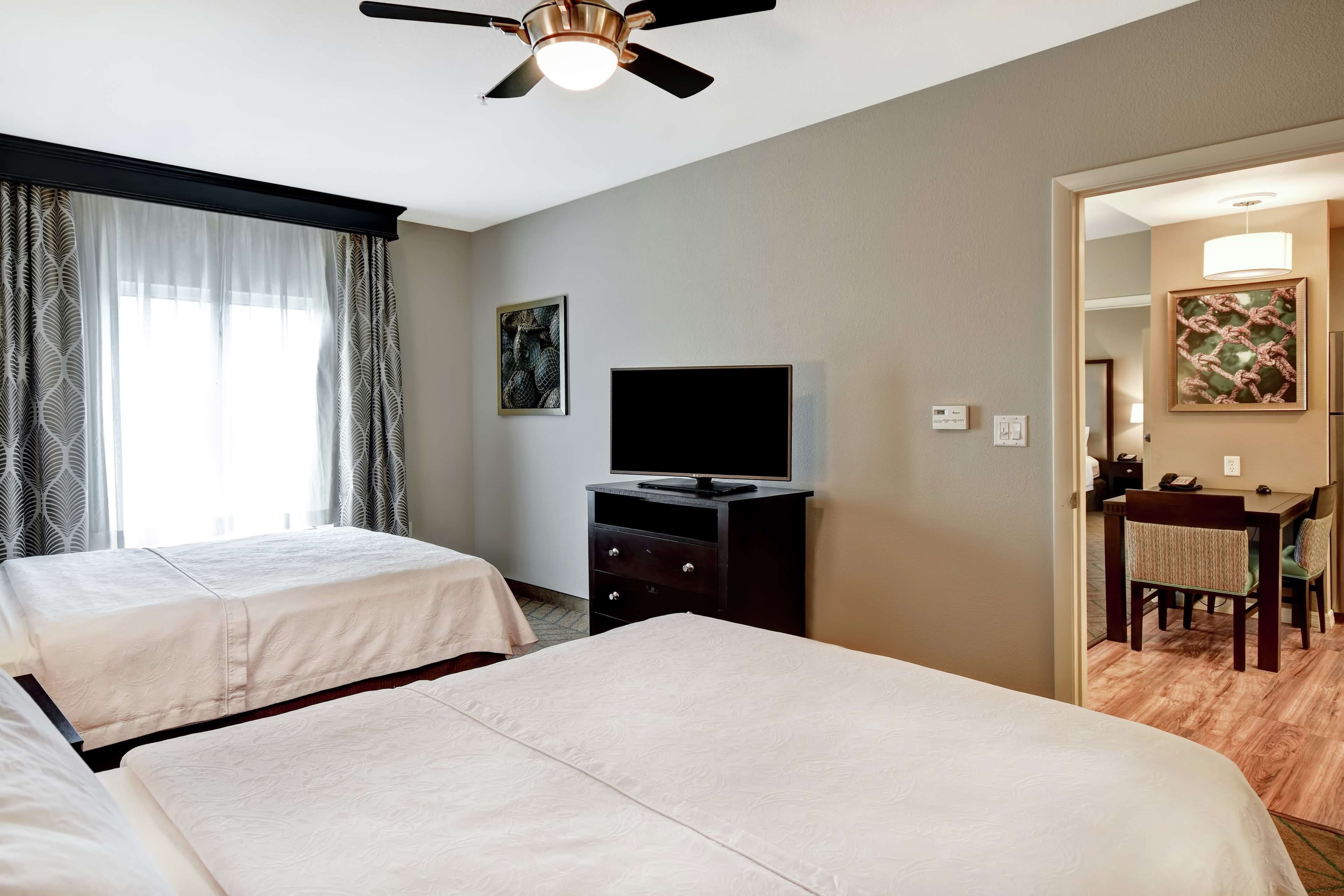 suite, accessible, non smoking | in-room safe, desk, iron/ironing board, free cots/infant beds