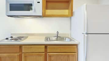 Desk, laptop workspace, iron/ironing board, free WiFi