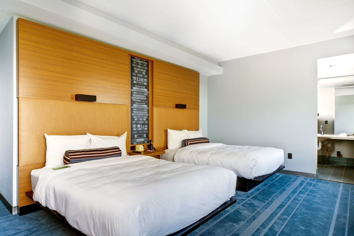 Premium bedding, in-room safe, desk, iron/ironing board