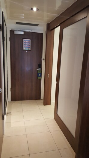 客房, 1 張加大雙人床, 非吸煙房 | 客房內保險箱、書桌、筆電工作空間、遮光布/窗簾