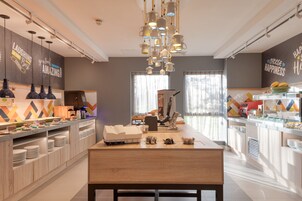 Free daily buffet breakfast