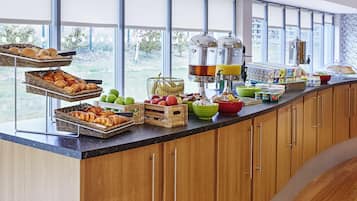 Daily English breakfast (GBP 11.5 per person)