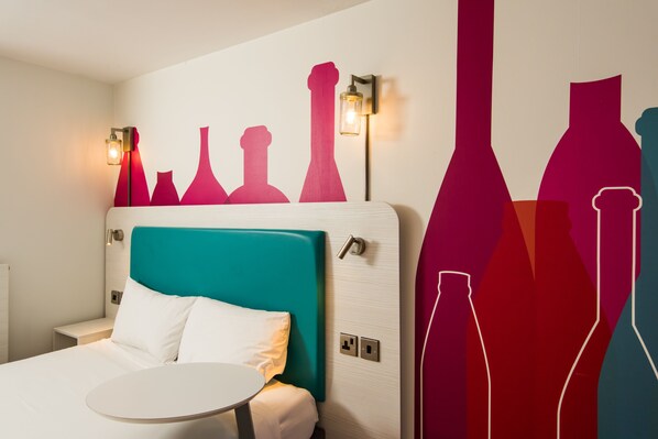 Chambre, 1 lit double (The Queen) | Bureau, rideaux occultants, chambres insonorisées