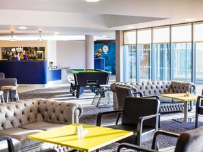 A modern lounge area with a pool table, comfortable seating, and a bar. - Ibis Styles Barnsley Hotel (Barnsley)