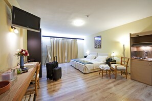 Room - Efplias Hotel (Piraeus)