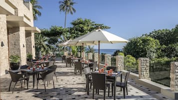 Desayuno completo diario (PHP 1528 por persona)