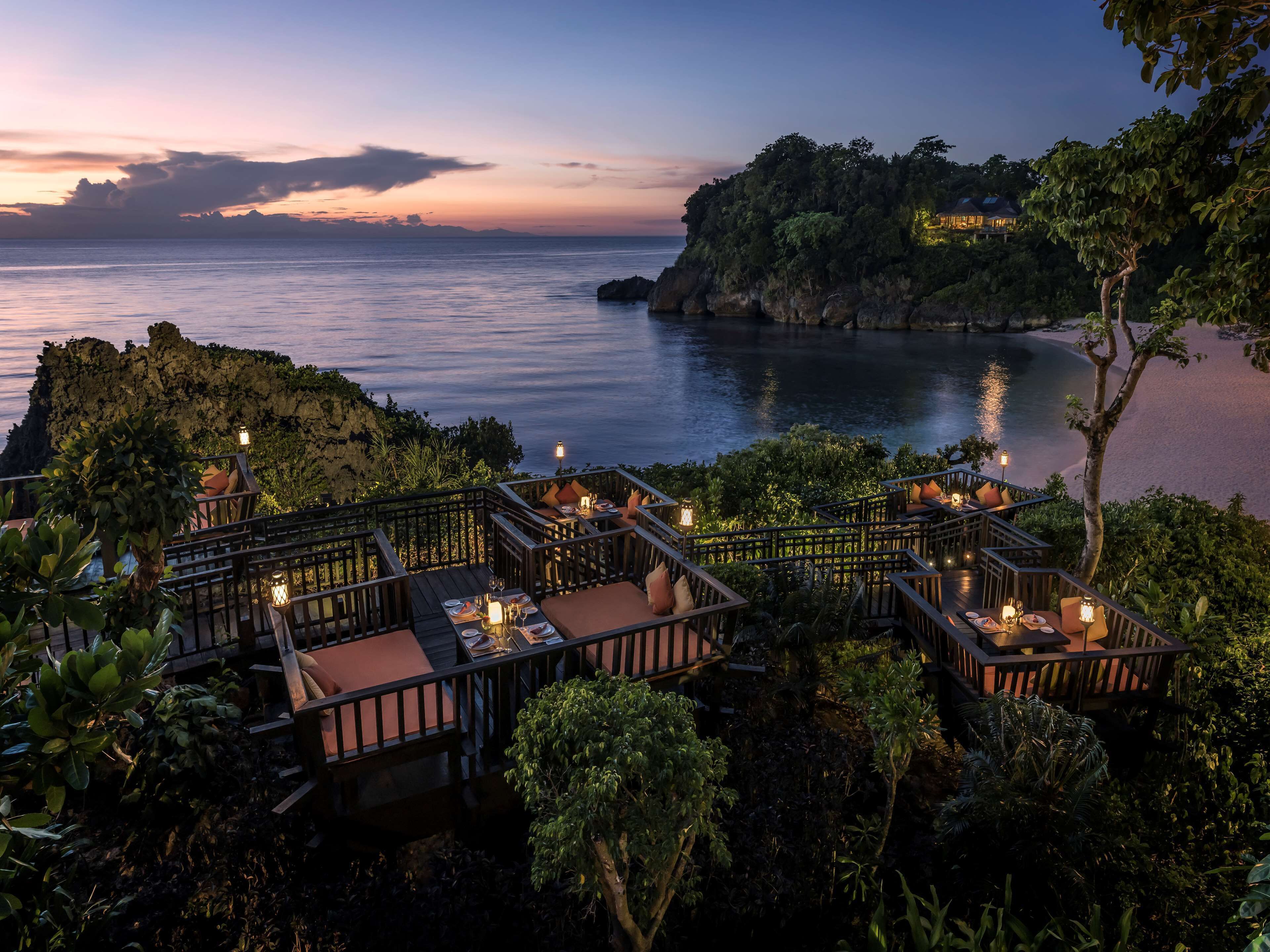 4 ห้องอาหาร, บริการอาหารเช้า อาหารกลางวัน อาหารเย็น, อาหารทะเล