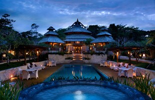 Couples treatment rooms, hot tub, steam room, body treatments