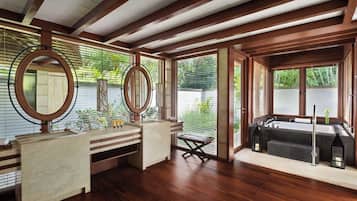 Presidential Villa | Bathroom | Separate tub and shower, deep soaking tub, designer toiletries