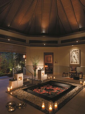 Couples treatment rooms, hot tub, steam room, body treatments