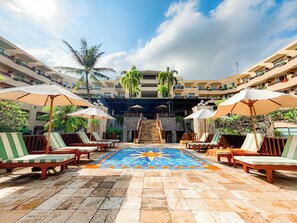 Outdoor pool, open 8 AM to 9:00 PM, pool umbrellas, sun loungers - Kuta Paradiso Hotel (Kuta)