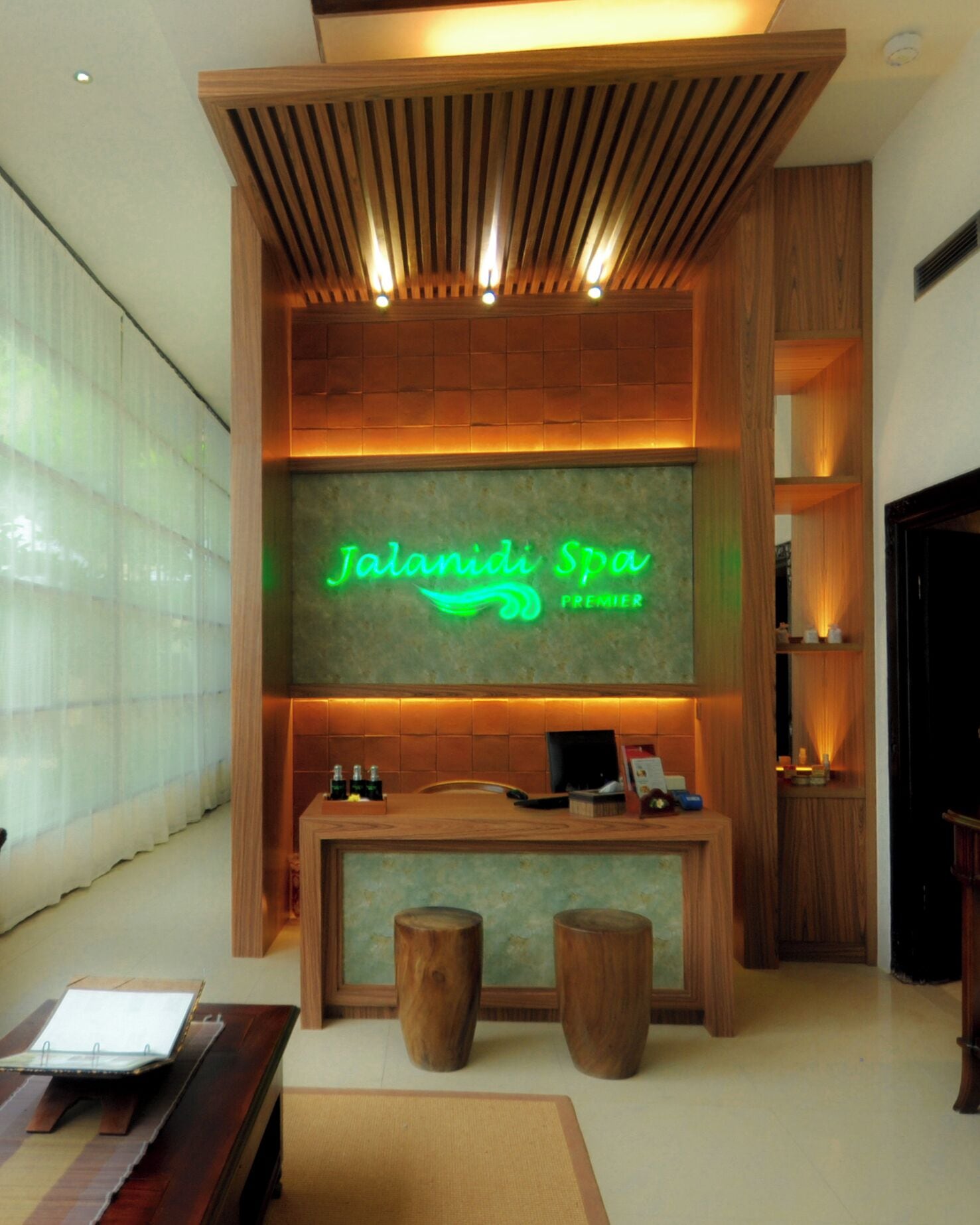 couples treatment room(s), sauna, hot tub, body treatments, aromatherapy