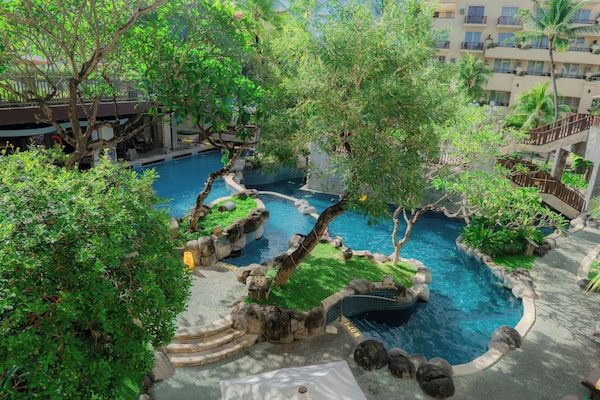 Kamar Deluks, pemandangan kolam renang | Pemandangan balkon