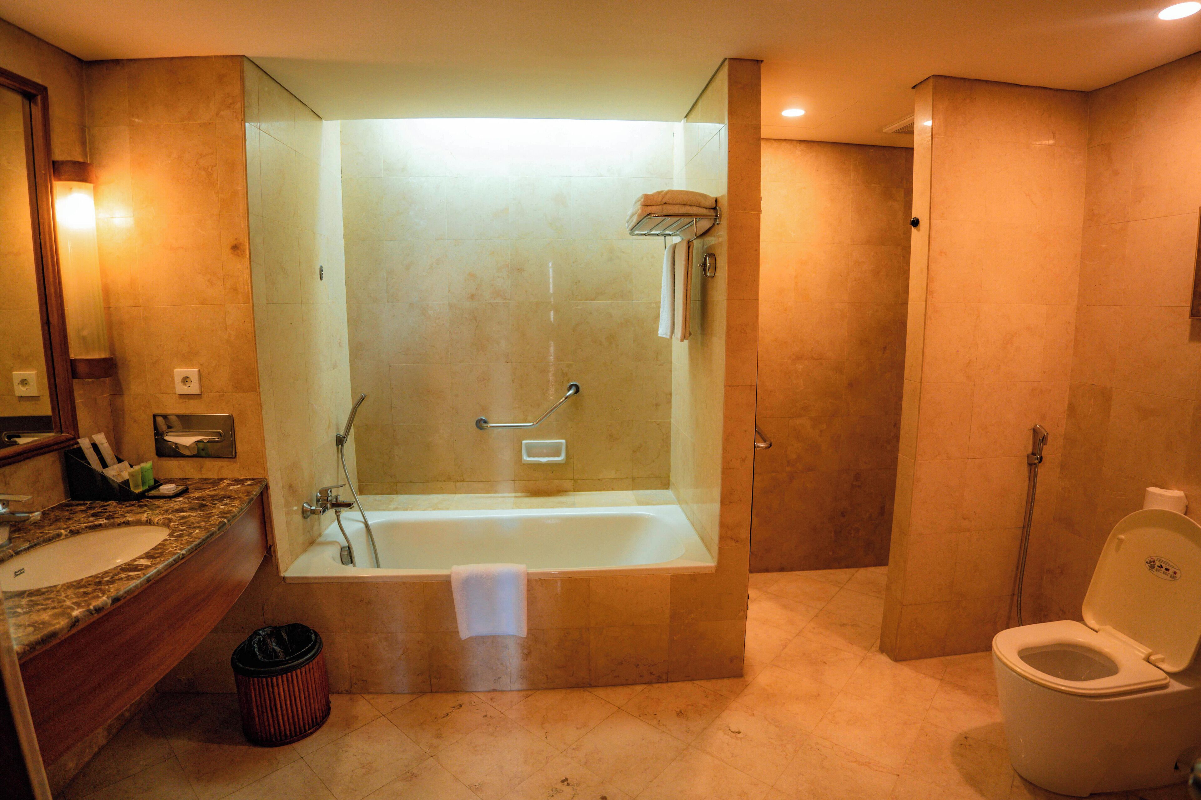 A bathroom with a bathtub, toilet, and sink.