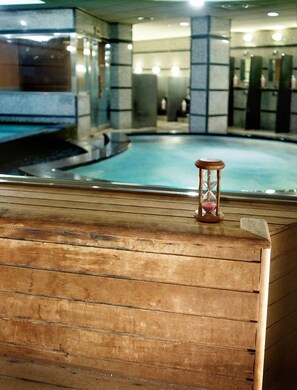Indoor spa tub - Paradise Incheon (Incheon)