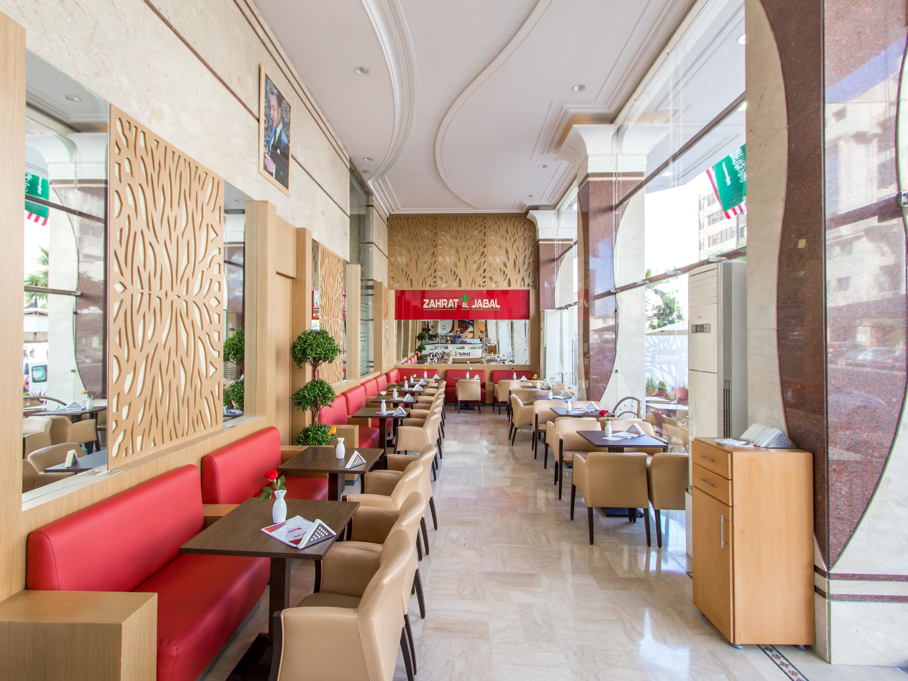 2 間餐廳，供應早餐、午餐和晚餐，摩洛哥料理