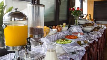 Free daily buffet breakfast