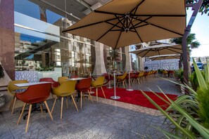 2 restaurants, breakfast, lunch, dinner served; Moroccan cuisine - Hotel Zahrat Al Jabal (Fes)