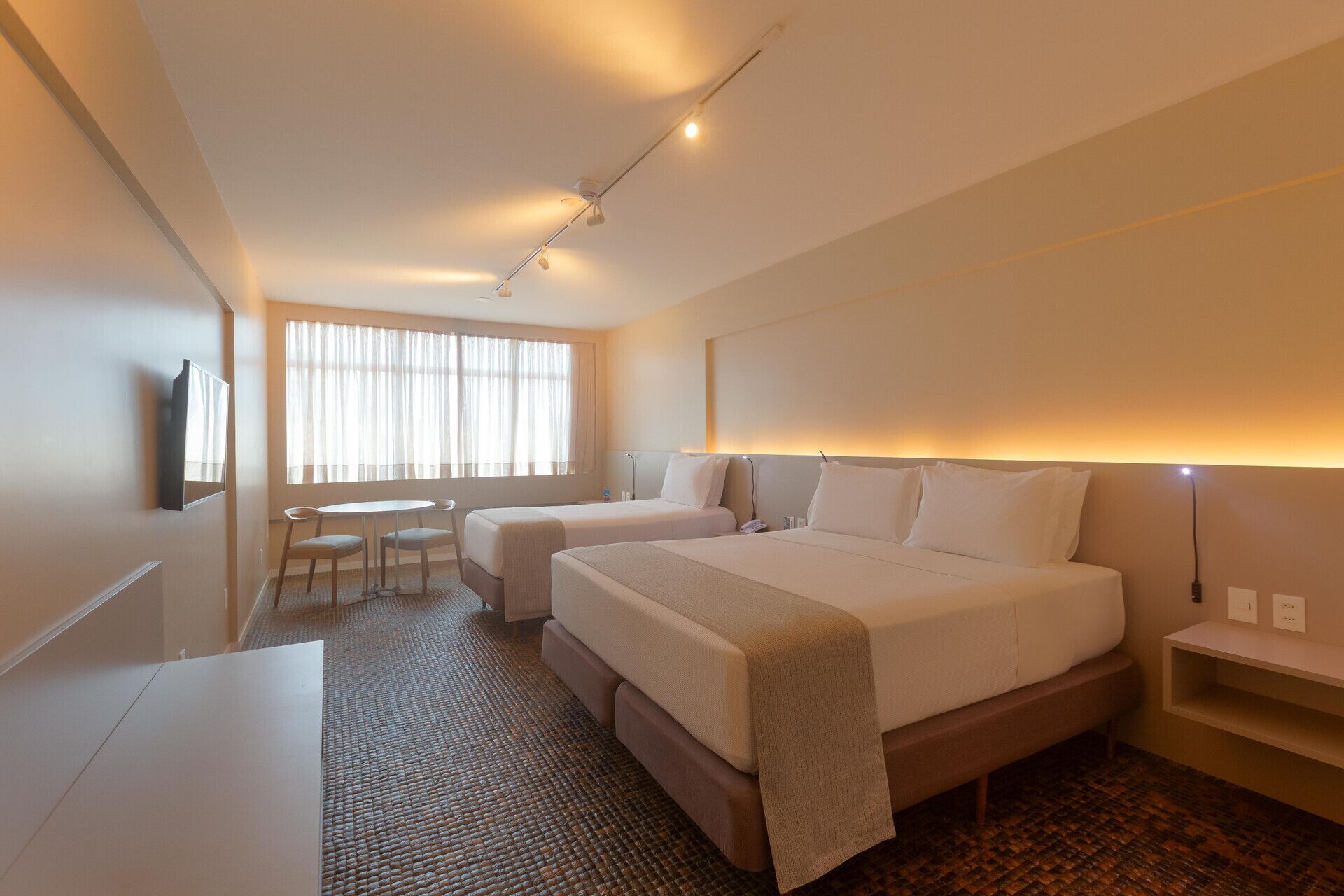 มินิบาร์, ตู้นิรภัยในห้องพัก, ห้องเก็บเสียง, Wi-Fi ฟรี