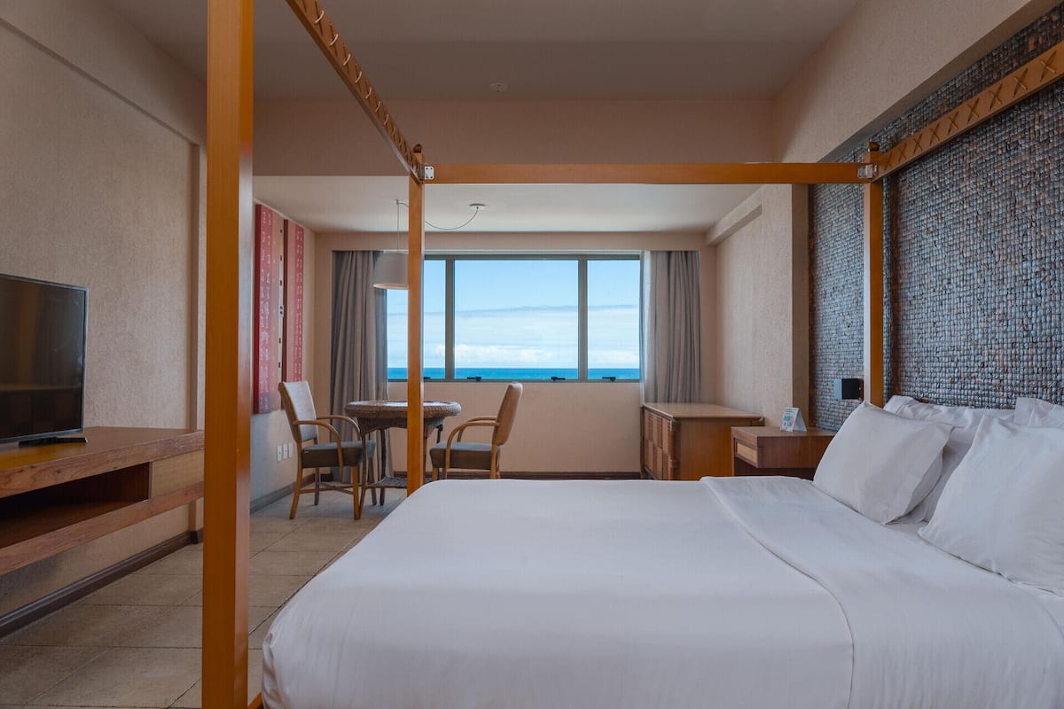 Minibar, in-room safe, soundproofing, free WiFi