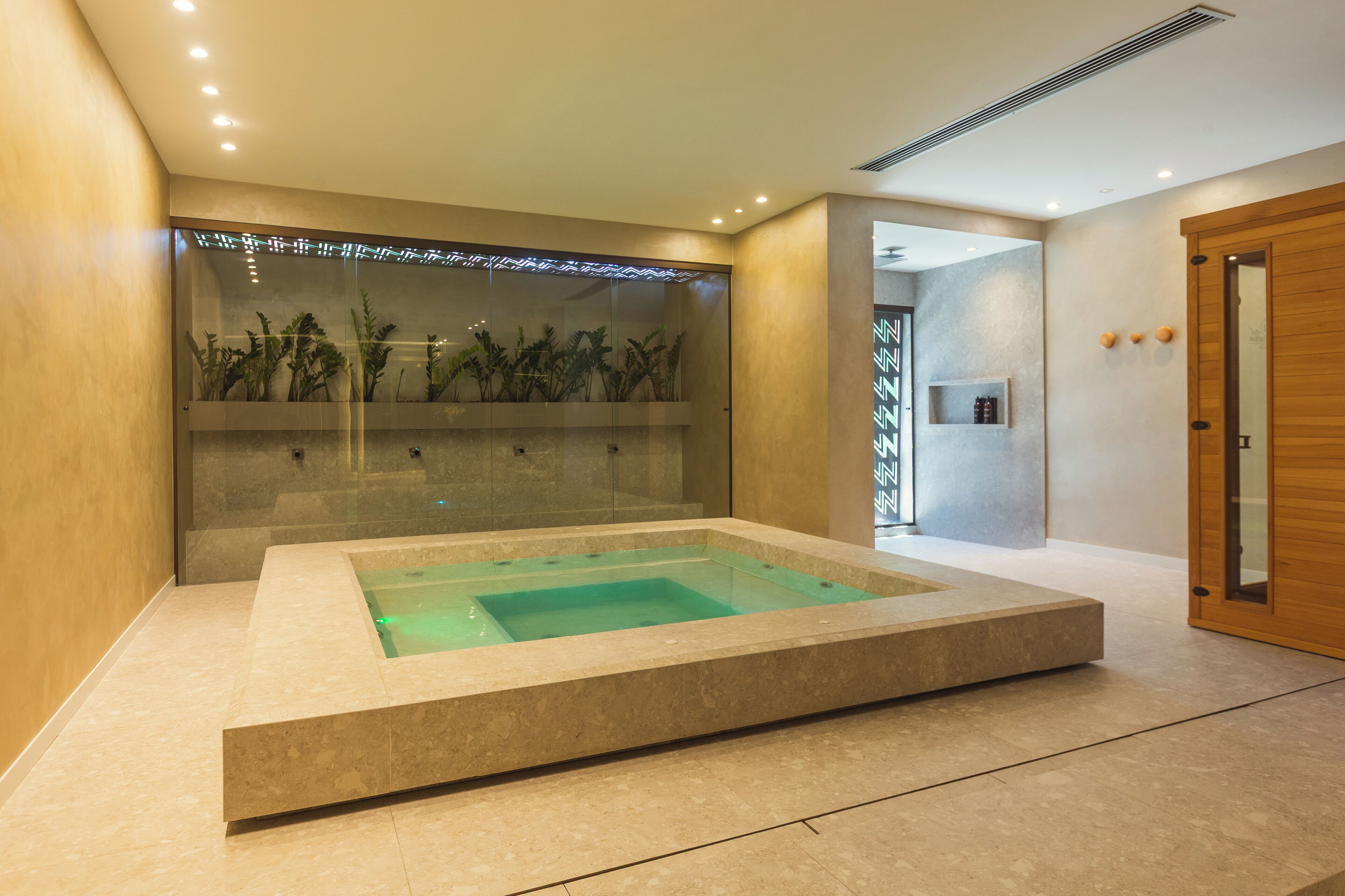 Salas para tratamentos a dois, banheira de hidromassagem