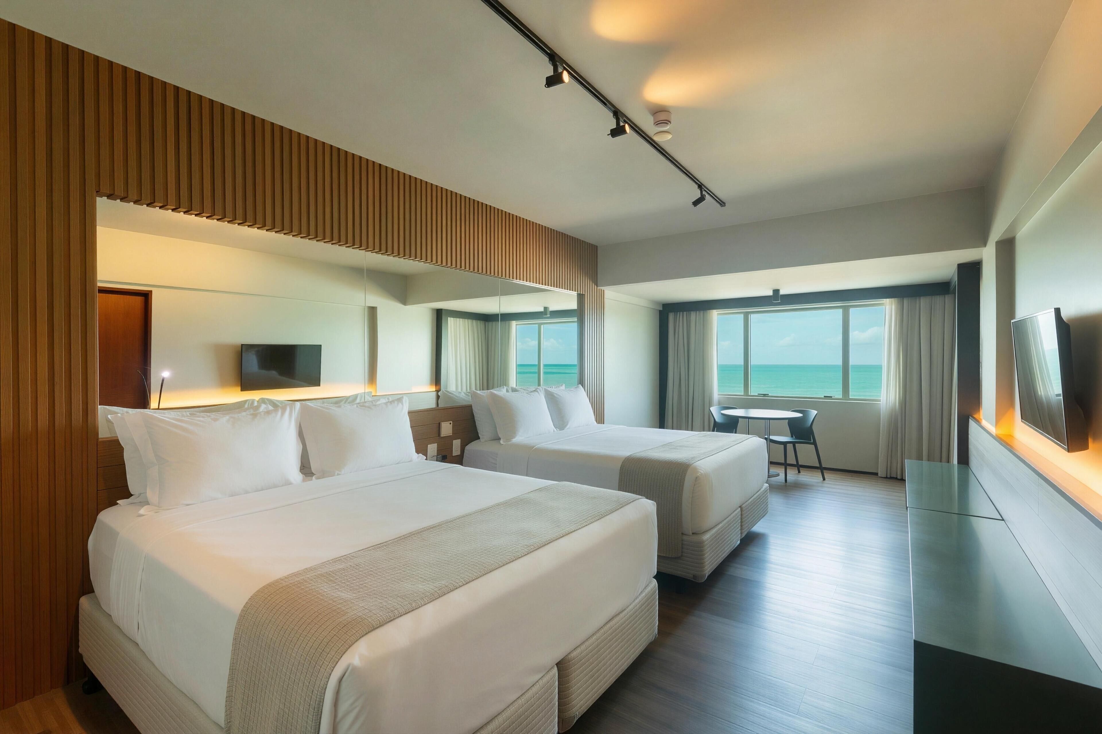 มินิบาร์, ตู้นิรภัยในห้องพัก, ห้องเก็บเสียง, Wi-Fi ฟรี