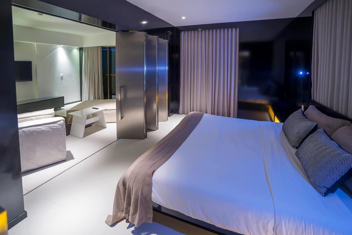 Minibar, in-room safe, soundproofing, free WiFi