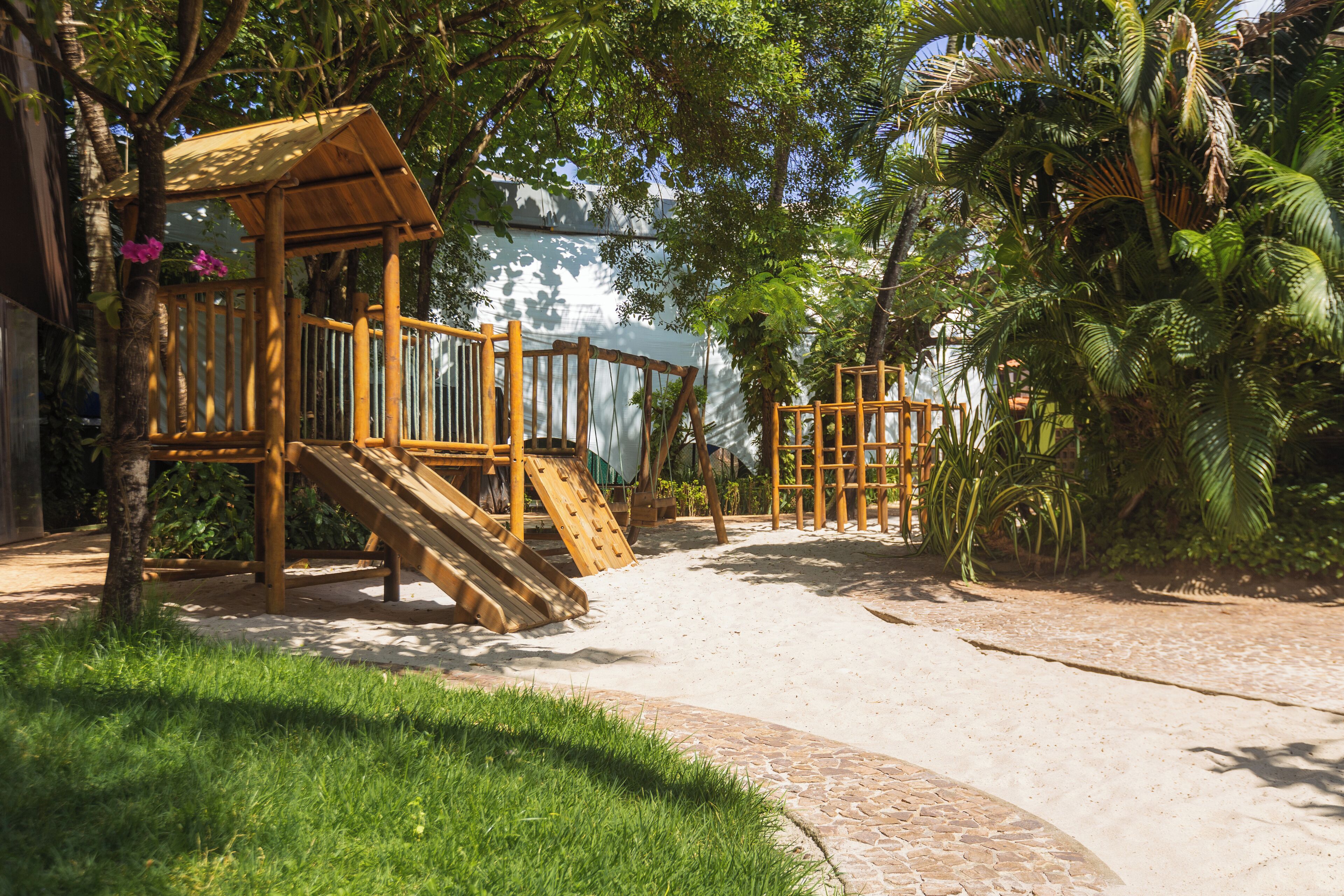 Área de juegos infantiles al aire libre