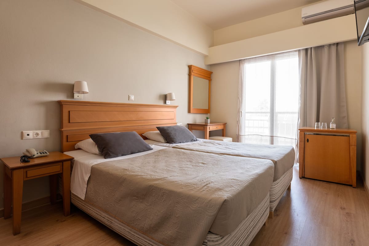 Habitación con 1 cama matrimonial o 2 individuales | Tabla de planchar con plancha, cunas gratuitas y wifi gratis